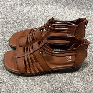 FRYE AND CO. Tan Strappy Sandals